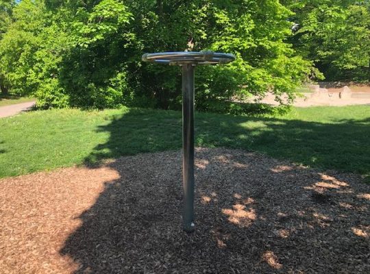 Spielplatz Berchen Karussell