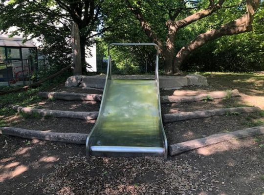 Spielplatz Berchen Kleinkinder Rutsche