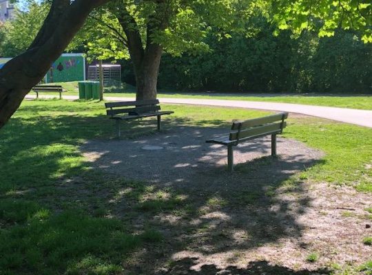 Spielplatz Berchen Sitzbänke