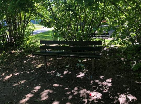 Spielplatz Berchen Sitzbank