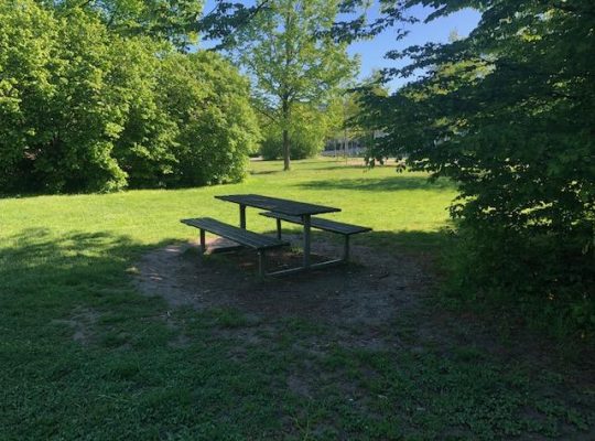 Spielplatz Berchen Tisch 2
