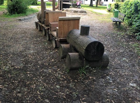 Spielplatz Brandenburger Straße - Holzzug 2