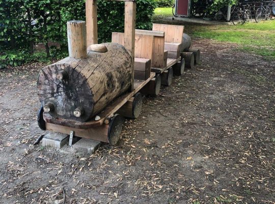 Spielplatz Brandenburger Straße - Holzzug
