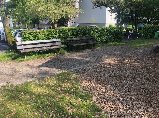 Spielplatz Brandenburger Straße - Sitzmöglichkeiten
