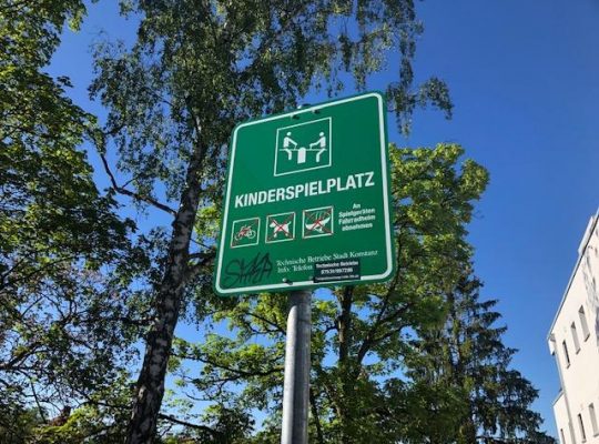 Spielplatz Eichendorffweg Beschilderung