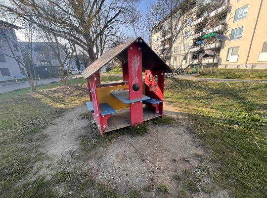 Spielplatz Erich-Bloch-Weg - Häusschen