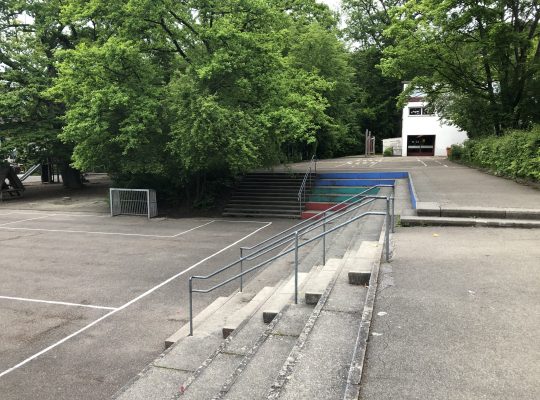 Spielplatz Haidelmoosschule - Große Stufen