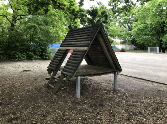 Spielplatz Haidelmoosschule - Kletterhütte