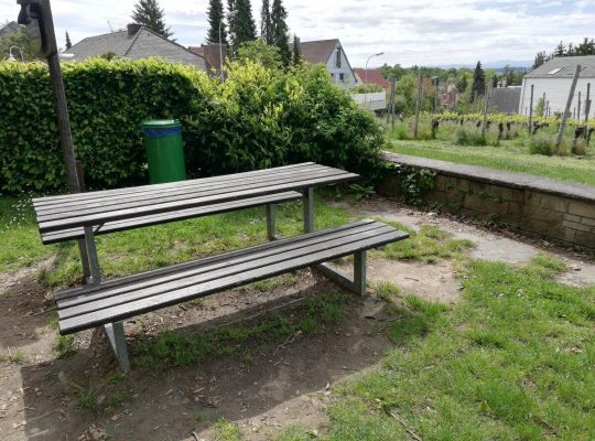 Spielplatz Höhenweg - sitzmöglichkeit