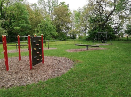 Spielplatz Holdersteig Litzelstetten - verschiedene Spielgeräte