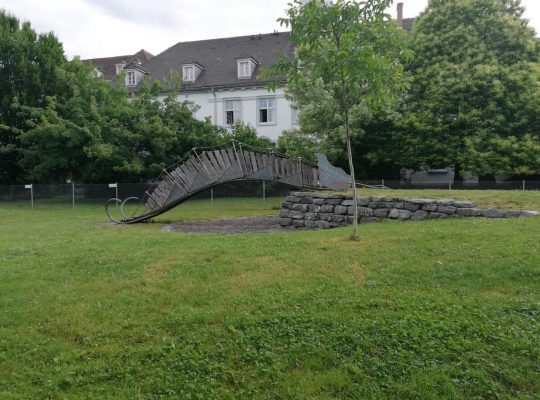 Spielplatz Jägerkaserne - verspielte Brücke