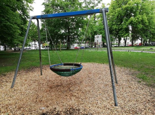 Spielplatz Krankenhaus - Nestschaukel
