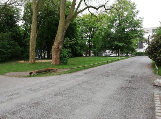 Spielplatz Krankenhaus - Straße