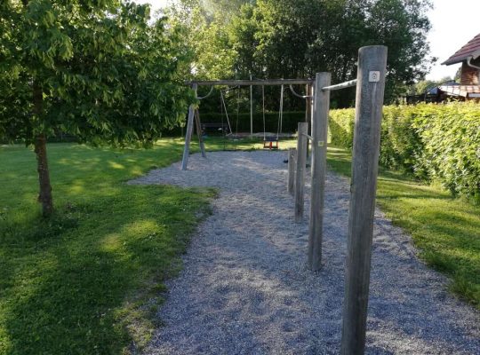 Spielplatz Lindenbühl - Reckstange und schaukel