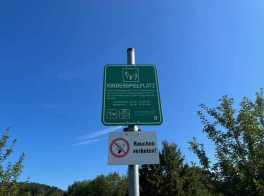 Spielplatz Moosweg - Beschilderung 1