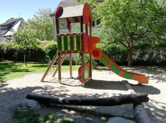 Spielplatz Münster - spielturm mit rutsche