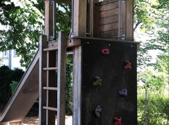 Spielplatz Sankt-Gebhard-Platz - spielturm 2
