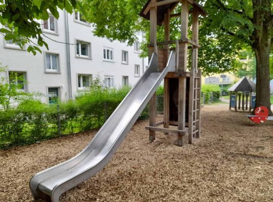 Spielplatz Sankt-Gebhard-Platz - spielturm