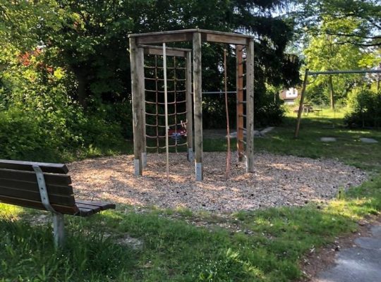 Spielplatz Sankt-Verena-Weg - Sitzmöglichkeit