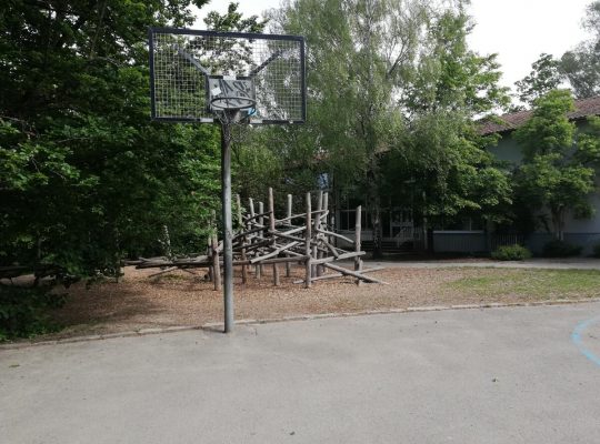 Spielplatz Sonnenhalde - Basketball und Klettern