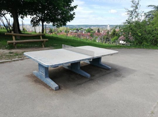 Spielplatz Sonnenhalde - tischtennis