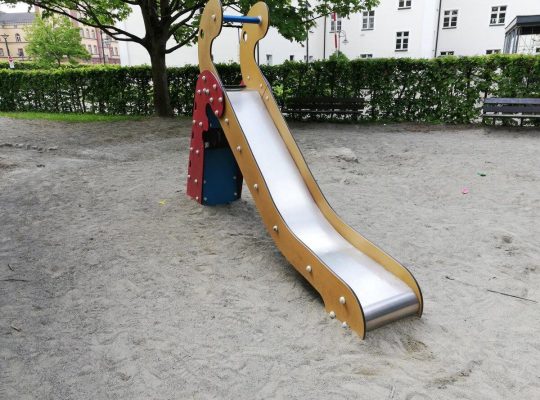 Spielplatz Treffpunkt Petershausen - Rutsche