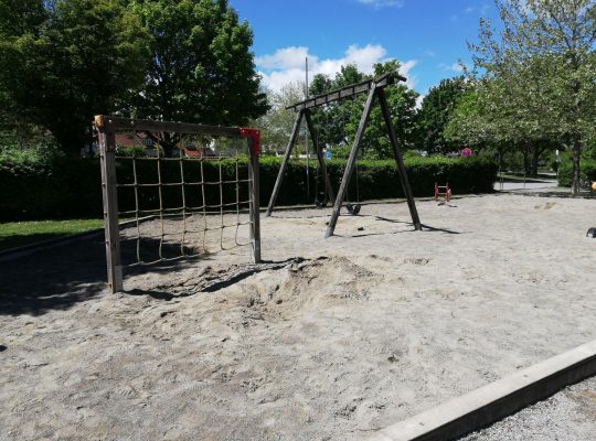 Spielplatz Yachthafen - Schaukel, Sandkasten und Klettern
