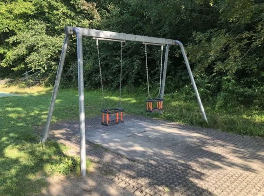strandbad hörnle in staad - kleinkindschaukel - spielplatz konstanz
